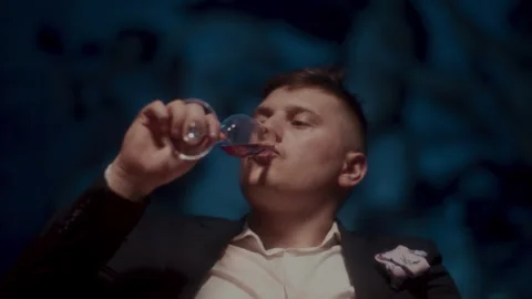Man is almost drunk from too much wine Vídeo Stock 258333884