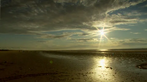 Man alone, walking along the beach at sunset. High quality HD video footage 库存影片 32960725