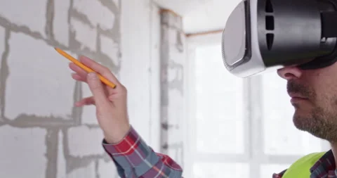 Man analyzes layout using modern VR technology during renovation 動画素材 309930315