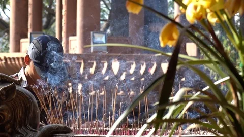Man and Incense burning in a Buddhist temple 스톡 동영상 101540150
