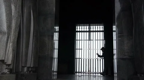 Man and monument of unknown soldier Stock Footage 47932634