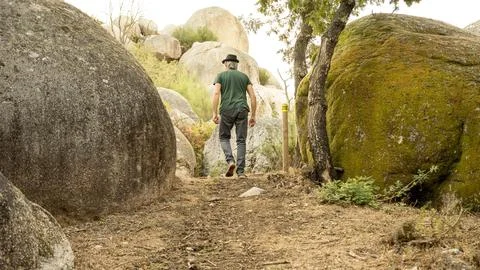 Man and stone Stock-Fotos