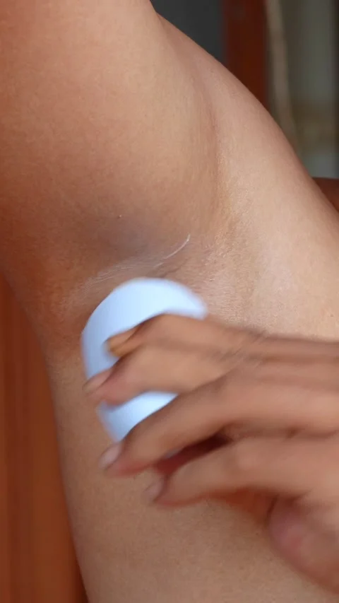 Man applying antiperspirant deodorant 스톡 동영상 342215193
