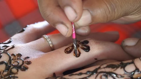 40+ Front Hand Mehndi Designs For Every Bride | WedMeGood