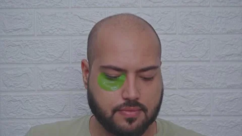 Man Applying Patch Under the Eyes Vídeo Stock 300184851