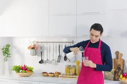 MAN IN APRON Stock-Fotos