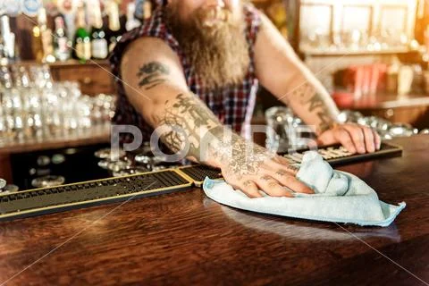 Man arm wiping counter in beerhouse Stock Photos