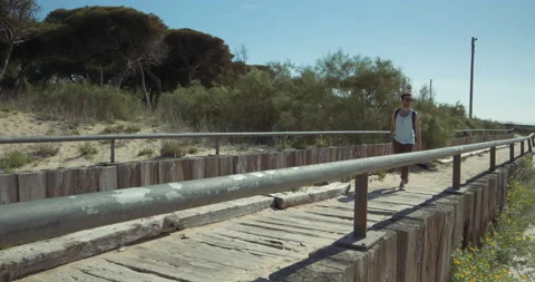 Man arrives to beach Video stock 205022560