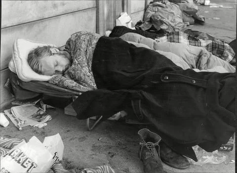 Man Asleep In The Queue For 1977 Wimbledon Tennis Tickets. Stock Photos