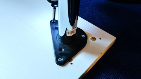 Man Assembling Table Leg with Screws, Close-Up of DIY Furniture Work in Progress Vídeos de archivo 306767623