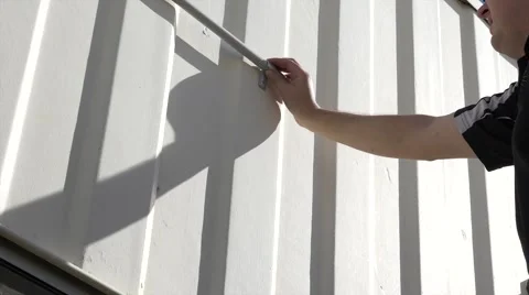 Man Attaching Bracket 库存影片 40300320