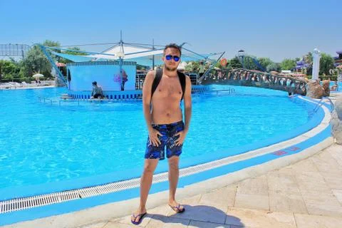 Man with a backpack near the pool Foto stock