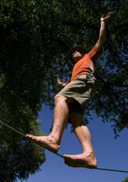 Man balancing Foto stock