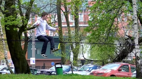 Man balancing on Slackline Vídeo Stock 49607232