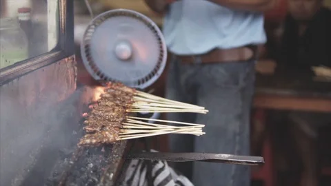 Man barbecuing satay over huge fire popular food in Malaysia, Indonesia and 스톡 동영상 86222856