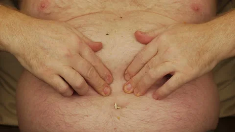 A Man With A Bare Belly Scratching His Belly Vídeo Stock 147550079