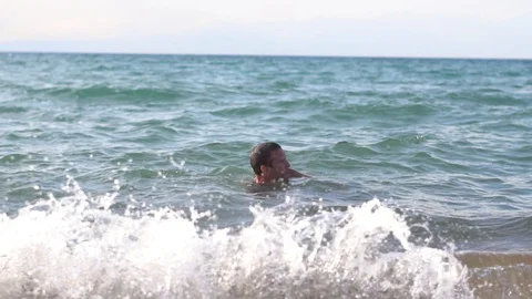 Man bathing in the sea Video stock 95887194