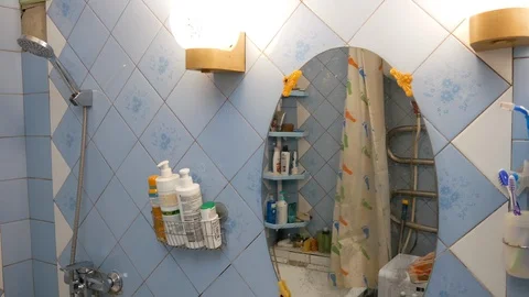 A man in the bathroom washes Video stock 127575989