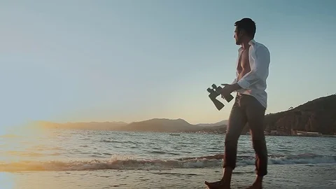The man on the beach with binoculars Video stock 81017640