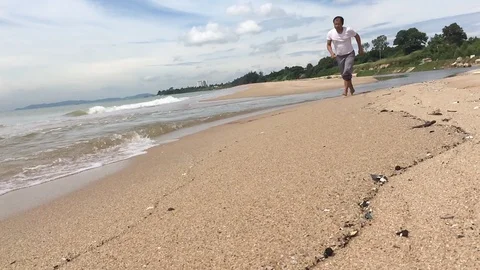 A man on the beach 库存影片 96625309