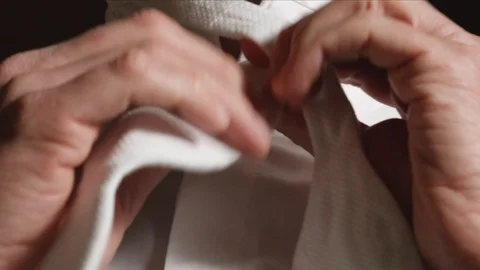 Man with beard adjusting a bow tie Vídeos de archivo 108371237