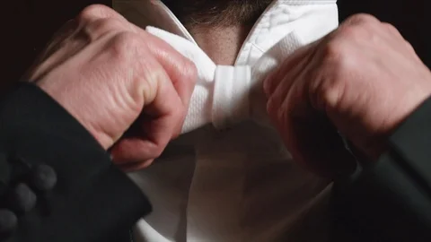 Man with beard adjusting his bow tie to a white shirt Vídeo Stock 108371257