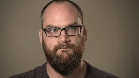 Man with beard trying to decide a difficult choice, or confused by a problem. 스톡 동영상 129061779