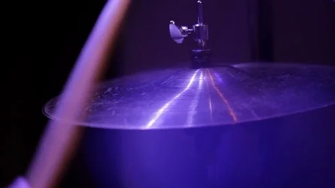 Man beats on a drum plate. 動画素材 74385372