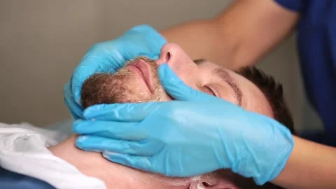 A man at a beautician's appointment. Stock Footage 160826347