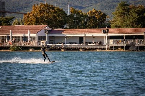 Man being pulled on a wakeboard on a lake Foto stock