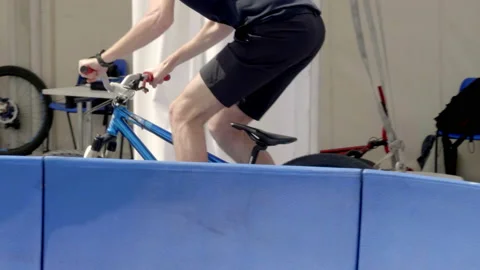 Man on bicycle doing acrobatics 스톡 동영상 233667370
