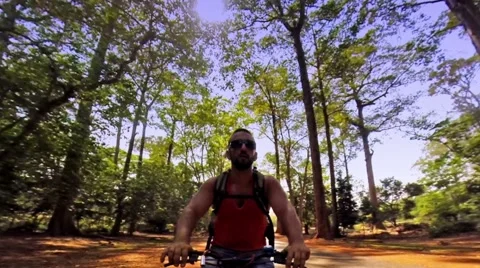 Man on a bicycle in a forest Vidéo 46276846