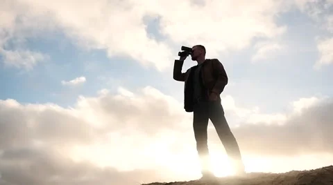 Man with binoculars against sun view slow motion 2 Видео 58575744