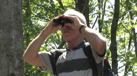 Man with binoculars  Video stock 499680