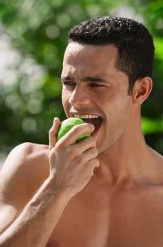 Man biting into apple Stock Photos