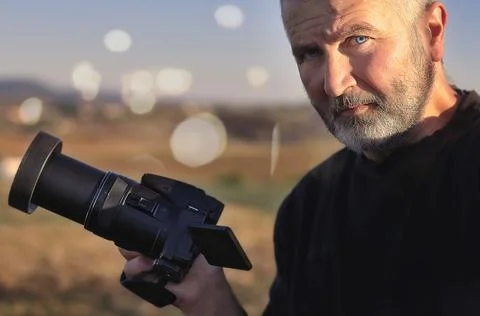 Man in black with camera Foto stock