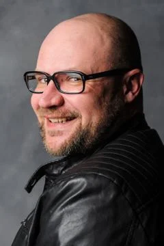 A man in a black leather jacket Foto stock