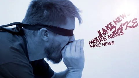 Man blindfolded without knowing, screams fake news Vidéo 95771677