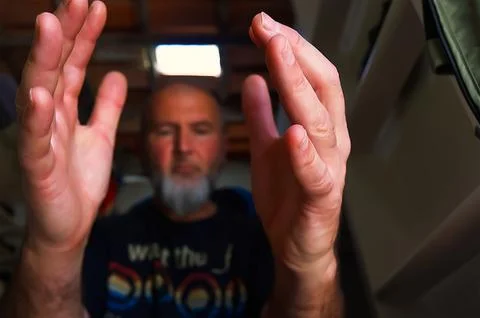 Man with blue eyes gesturing Foto stock