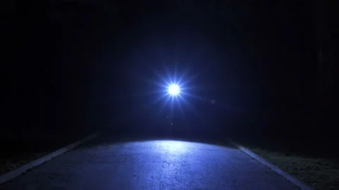 Man in blue jacket jogging at night in With headlamp in the dark, reflecting clo Video stock 147269285