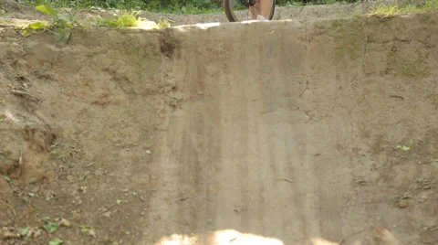 Man on bmx in the woods the sun Video stock 65307914