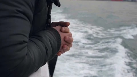 The man on board the boat. Hands close up. HD Vídeo Stock 100580120