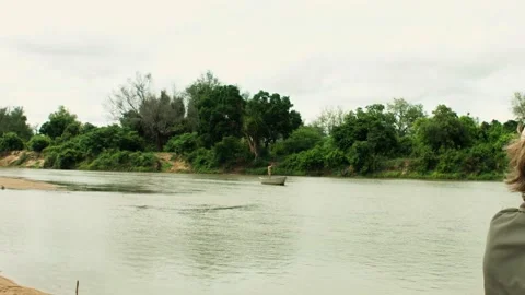 Man on a boat Vídeos de archivo 236920711