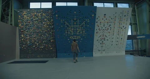 Man On A Bouldering Wall In Slow Motion 스톡 동영상 105920064