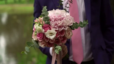 Man with bouquet Video stock 72736930