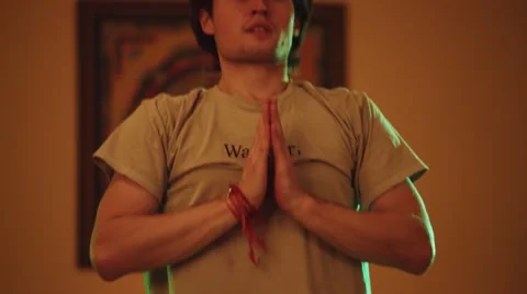 A man to bow down and thanked after the class yoga exercises. Body pano Stock-Footage 55534273
