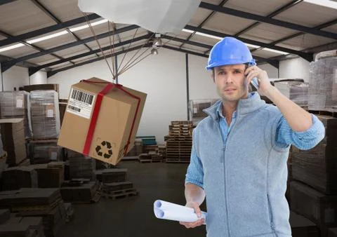 Man with box in warehouse, transition Foto stock