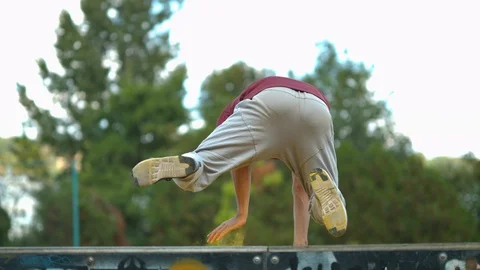 Man breakdancing, slow motion Video stock 86451303