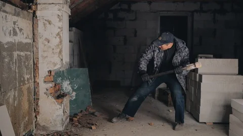 Man breaks brick wall with sledgehammer Видео 124127314