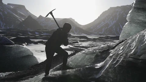 A man breaks the ice Video stock 131179870